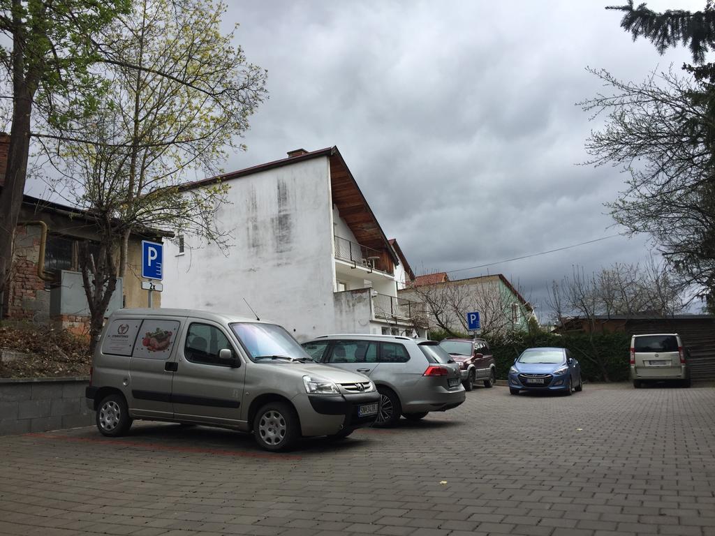 Grillbar Penzion & Restaurant Spišská Nová Ves エクステリア 写真