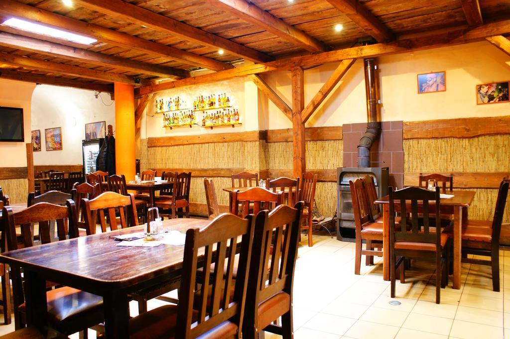 Grillbar Penzion & Restaurant Spišská Nová Ves エクステリア 写真