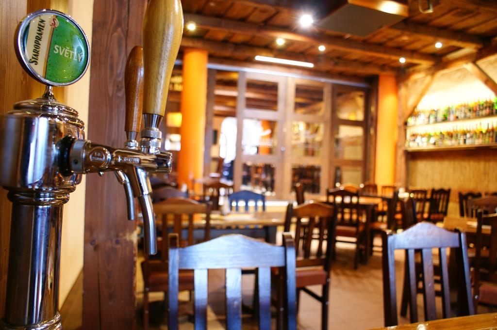 Grillbar Penzion & Restaurant Spišská Nová Ves エクステリア 写真