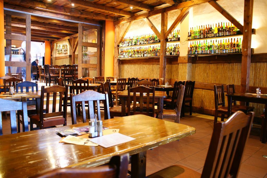 Grillbar Penzion & Restaurant Spišská Nová Ves エクステリア 写真