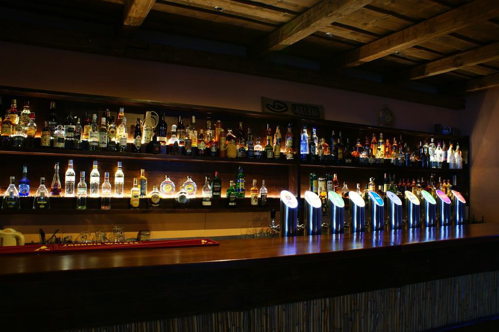 Grillbar Penzion & Restaurant Spišská Nová Ves エクステリア 写真